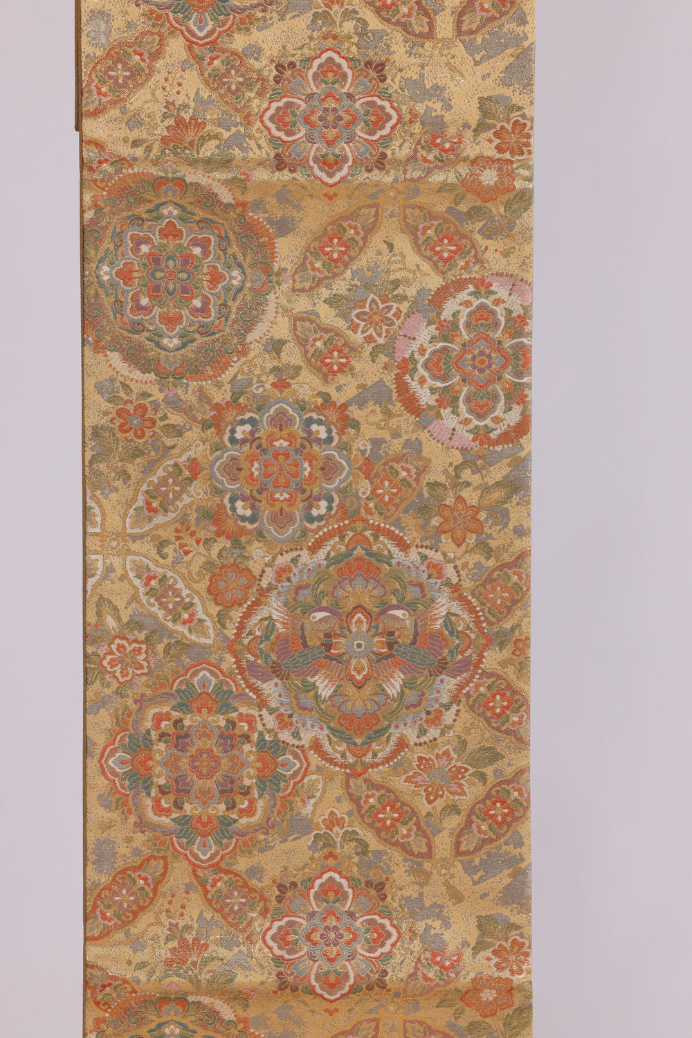 GOLDEN FLORAL CREST