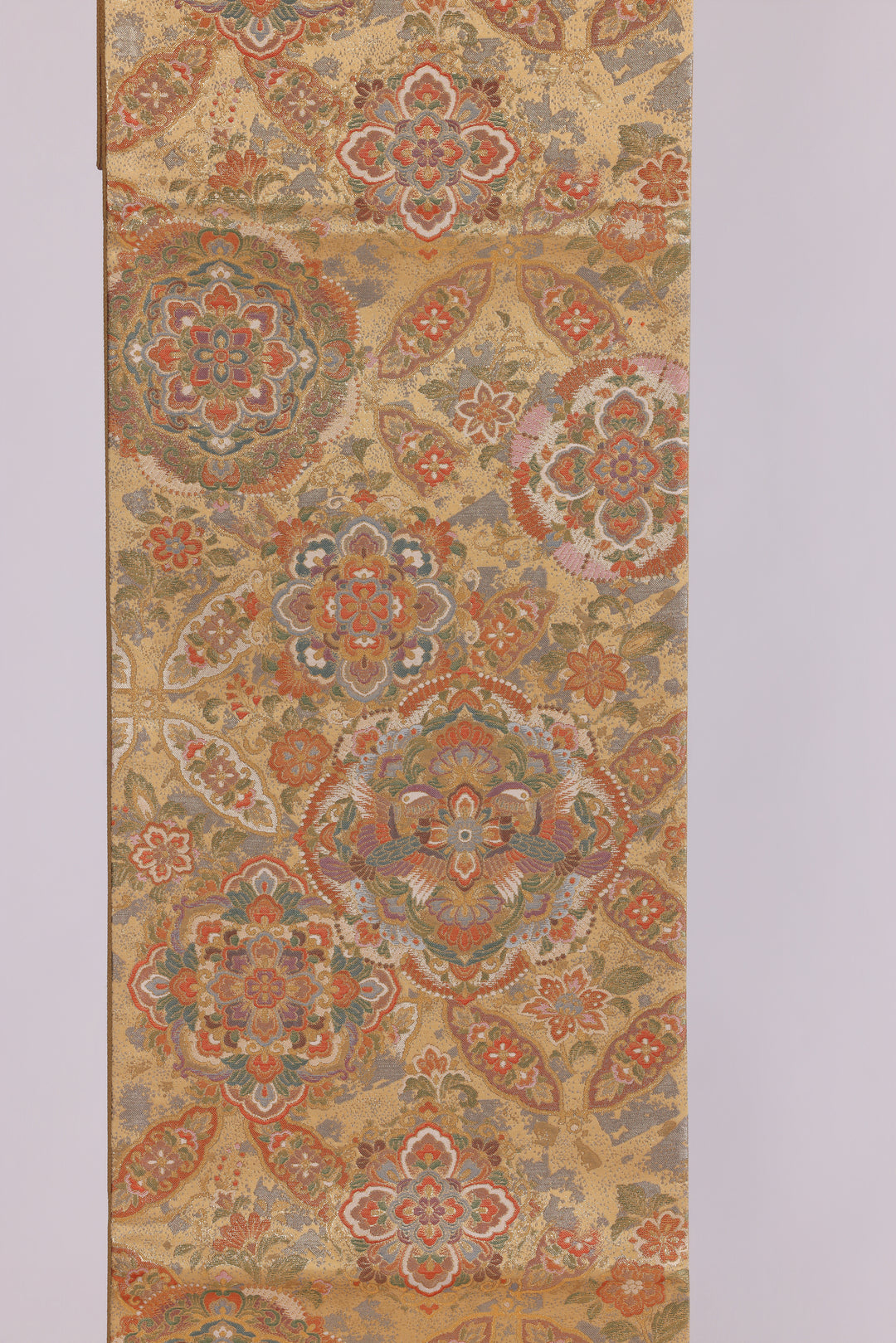 GOLDEN FLORAL CREST